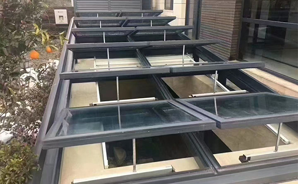 某轨道交通车辆维修车间古浪排烟窗应用 某轨道交通车辆维修车间古浪排烟窗应用